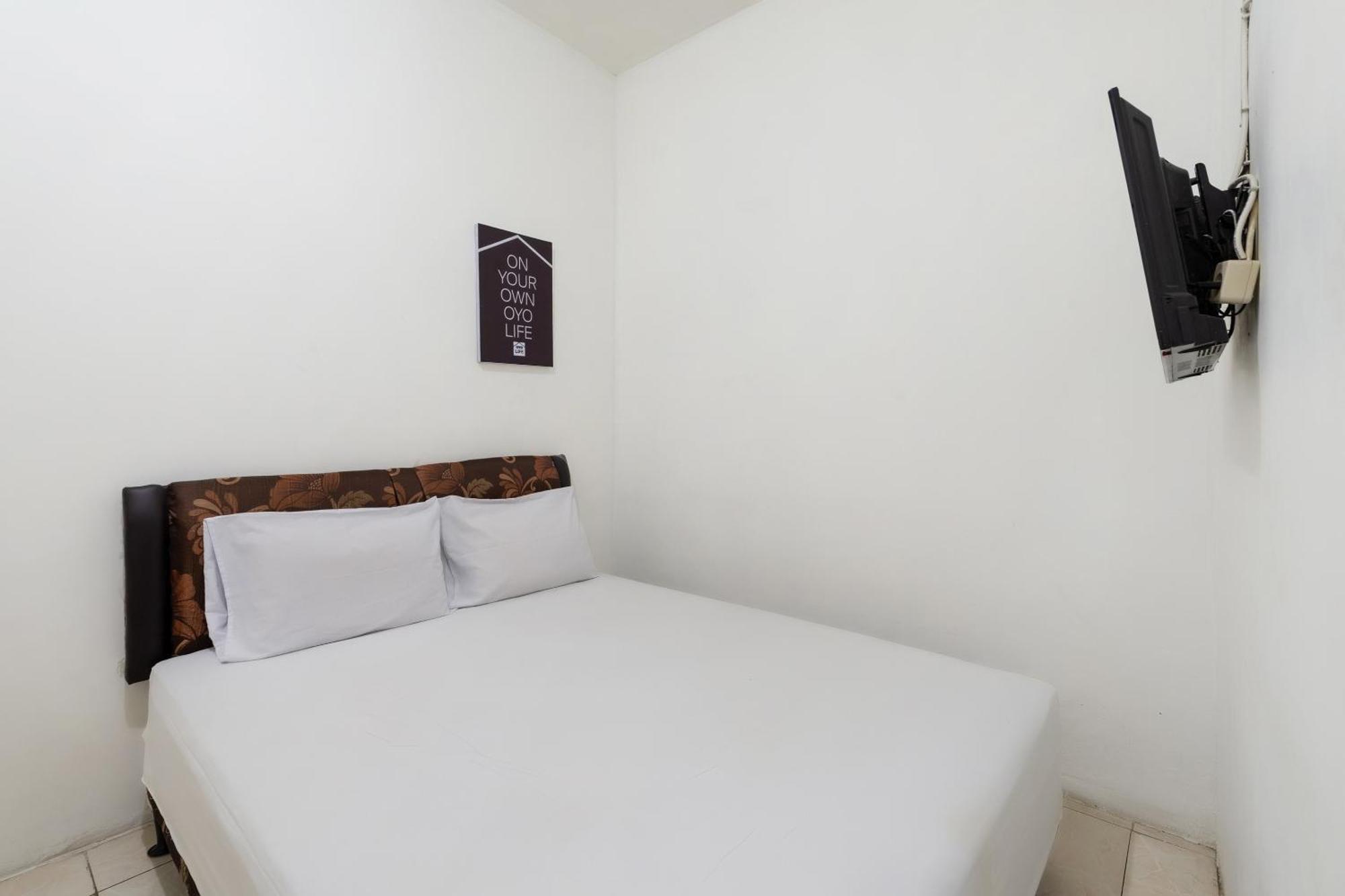Oyo Life 2108 Griya Aisyah Residence Surabaya Exterior foto