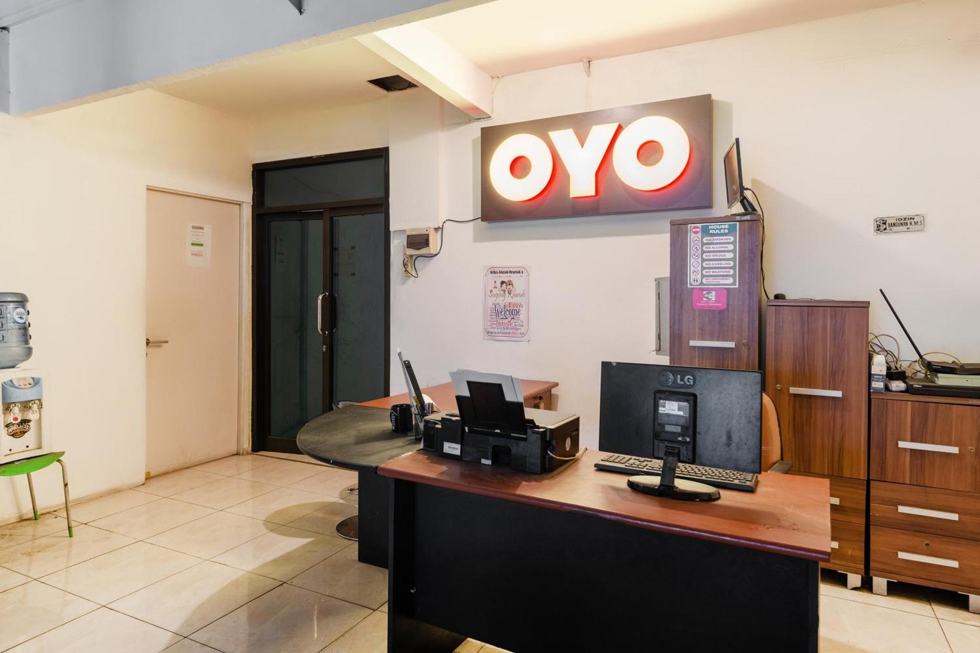 Oyo Life 2108 Griya Aisyah Residence Surabaya Exterior foto