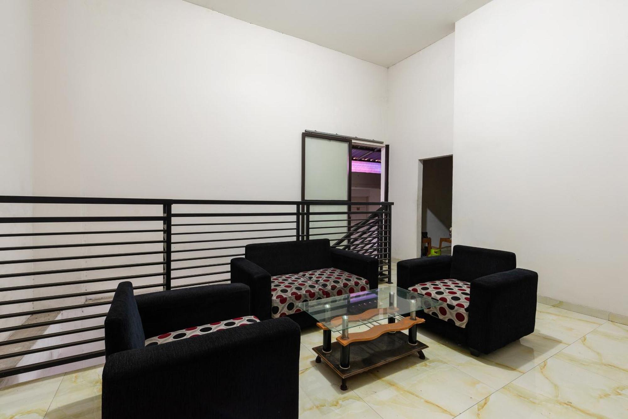 Oyo Life 2108 Griya Aisyah Residence Surabaya Exterior foto