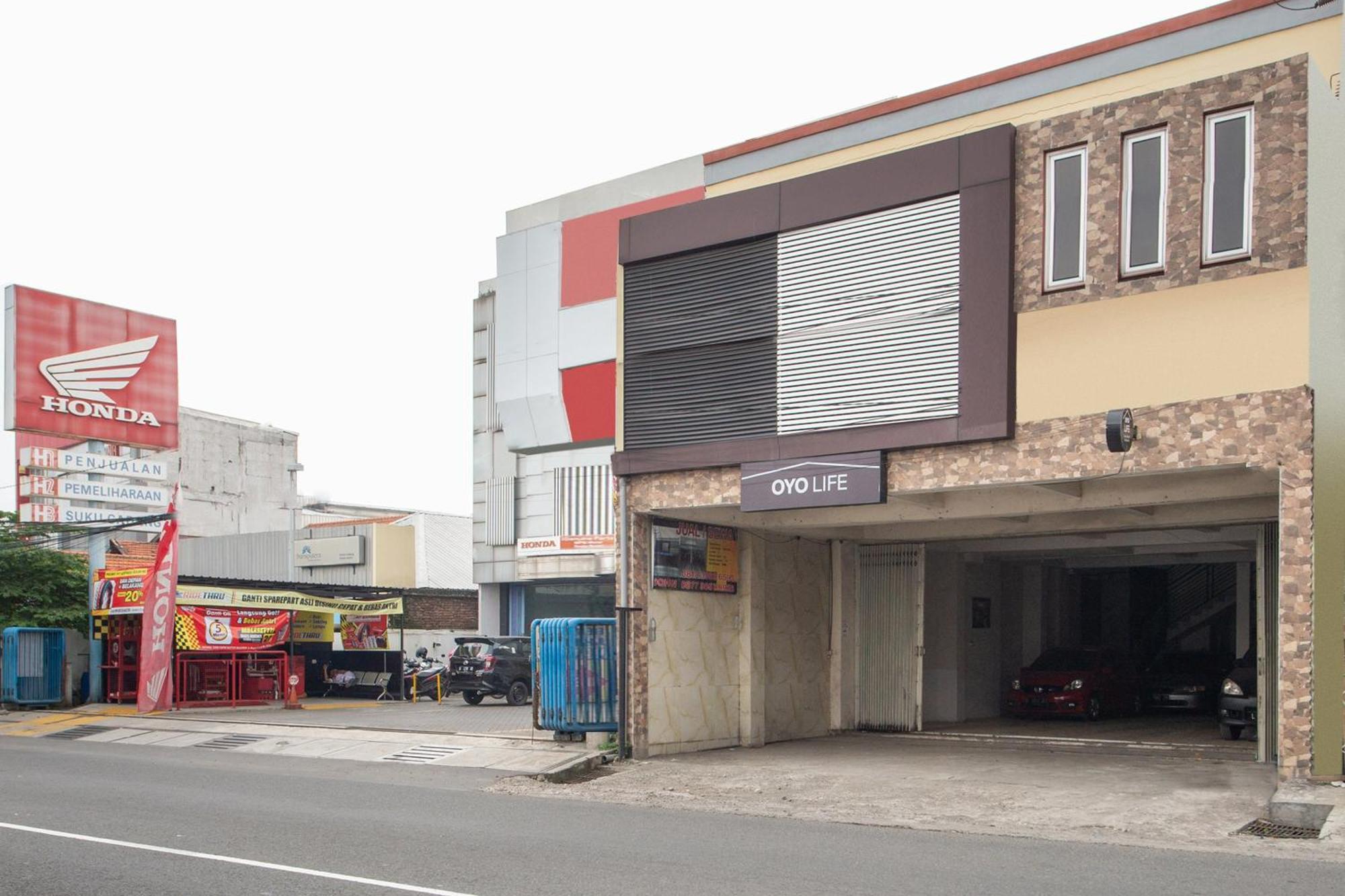 Oyo Life 2108 Griya Aisyah Residence Surabaya Exterior foto