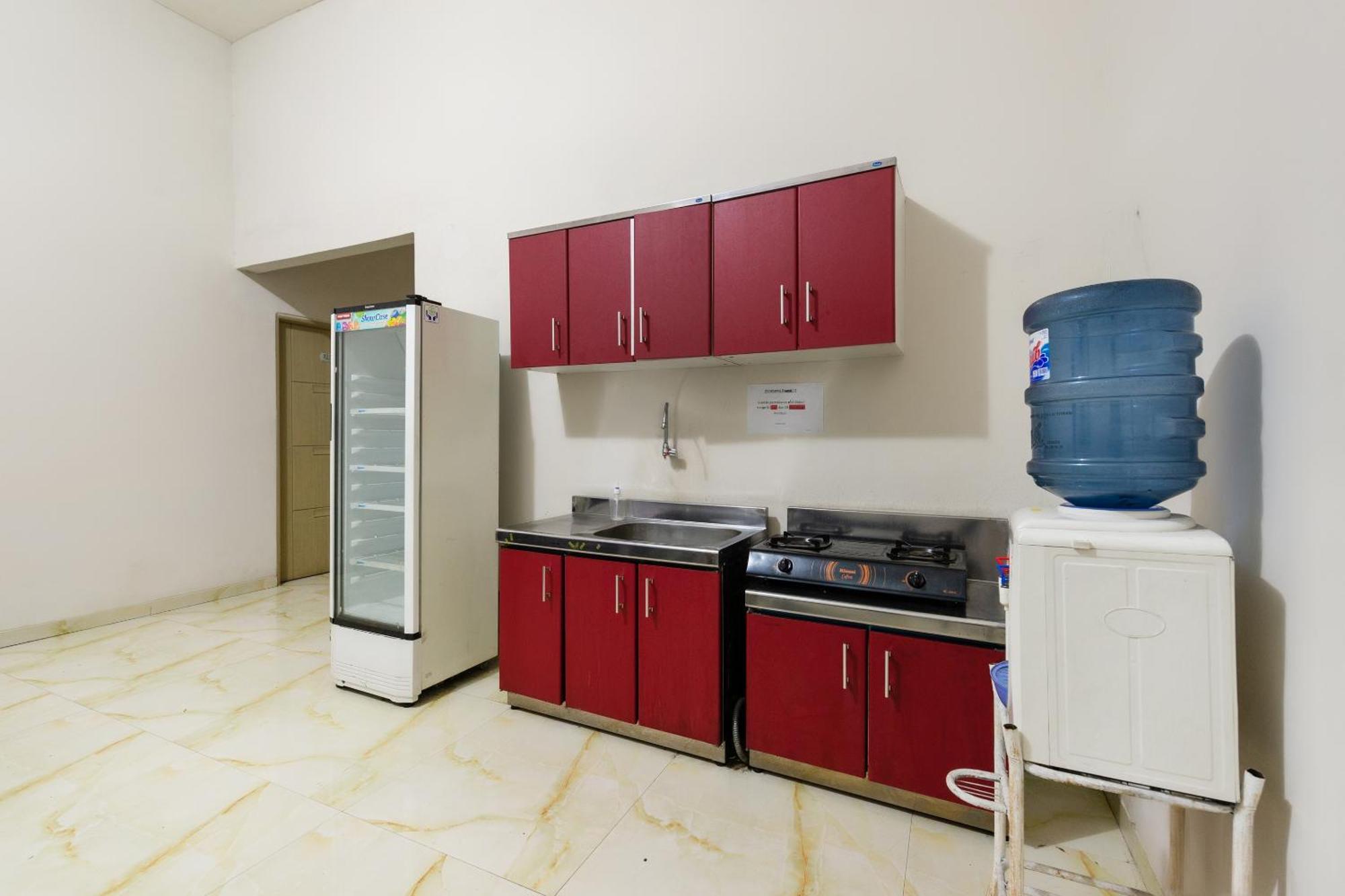Oyo Life 2108 Griya Aisyah Residence Surabaya Exterior foto