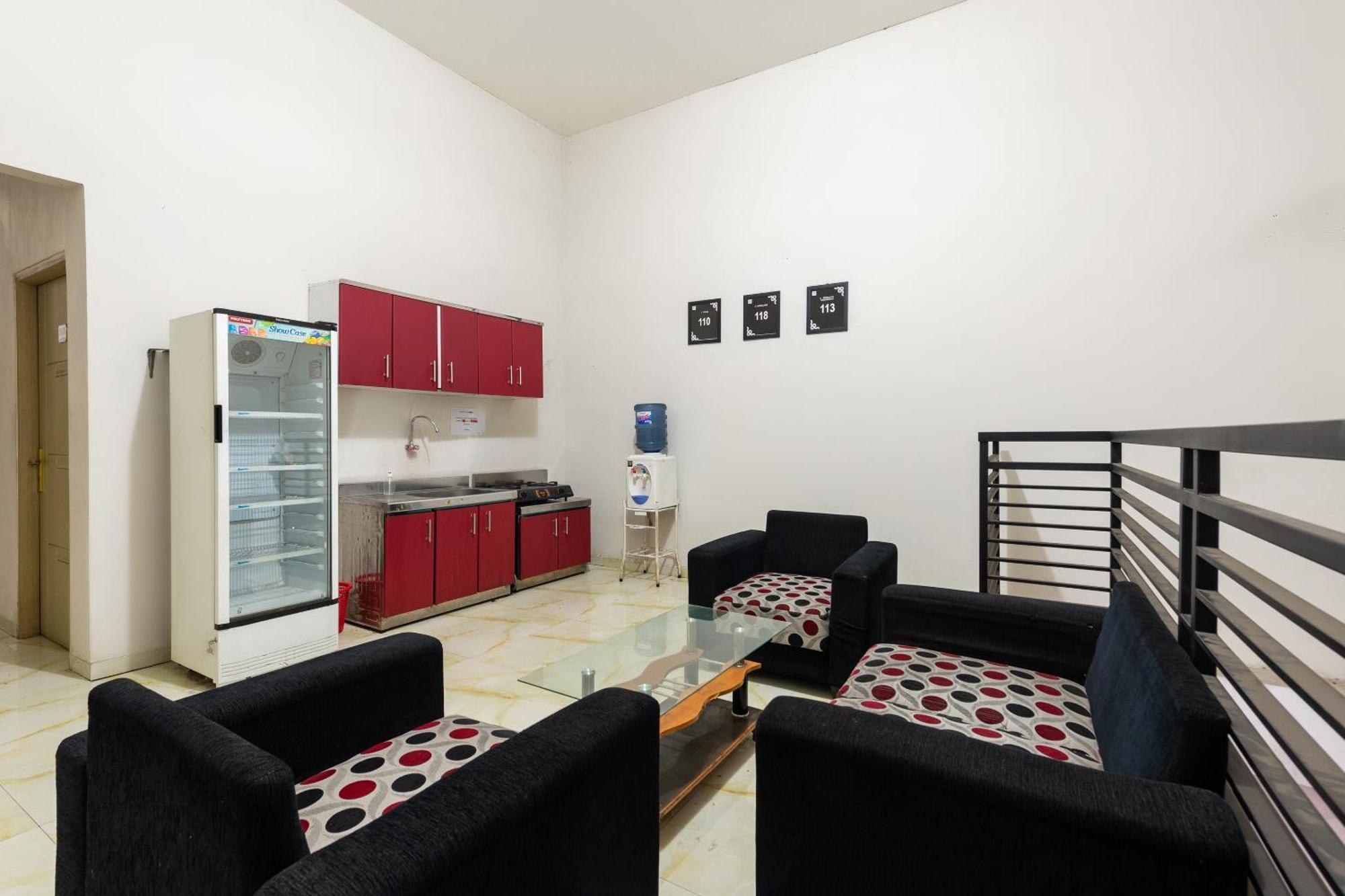 Oyo Life 2108 Griya Aisyah Residence Surabaya Exterior foto